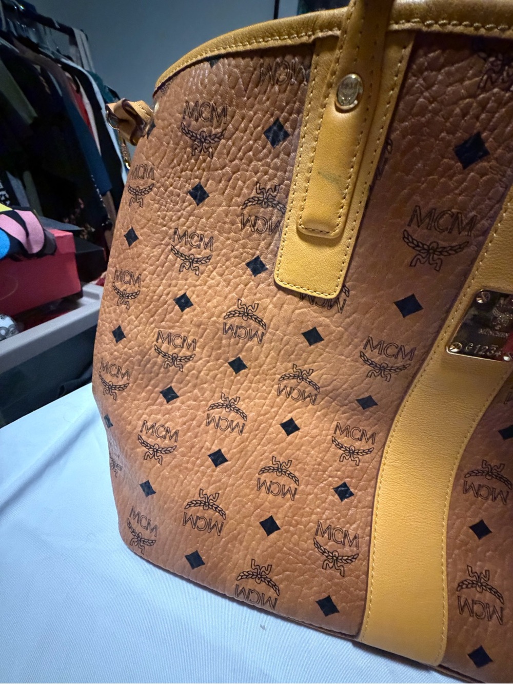 MCM Visetos Medium Liz Reversible Shopper Tote Cognac Yellow - Picture 7 of 8